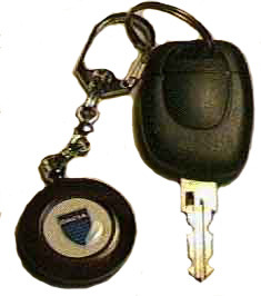 Prívesok klúčov s farebným logom