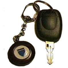 Prívesok klúčov s farebným logom